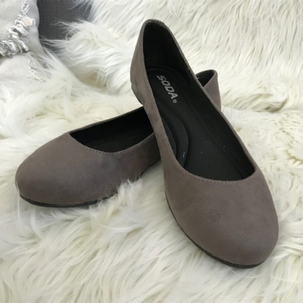 Soda cushioned flats in grey
